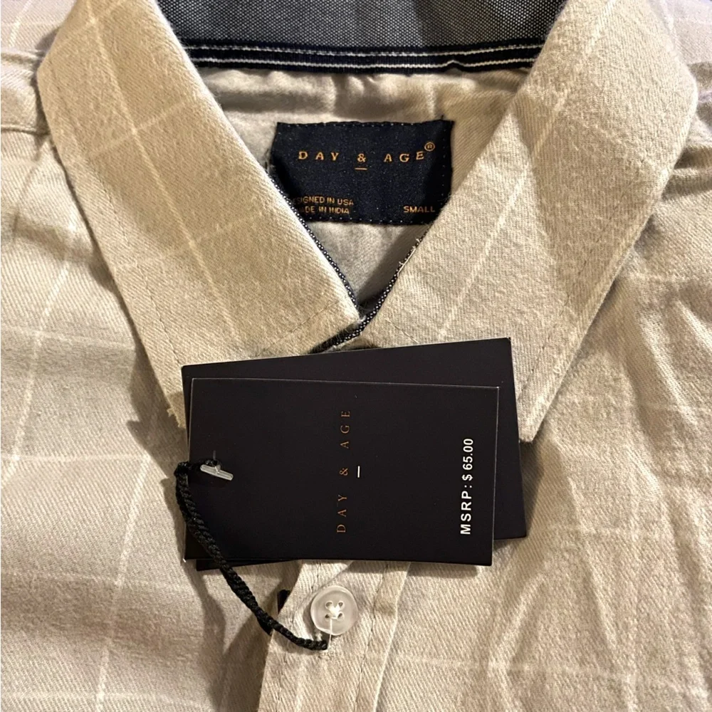 NWT Day & Age Plaid Button Up Shirt Size Small Tan Cotton Blend
